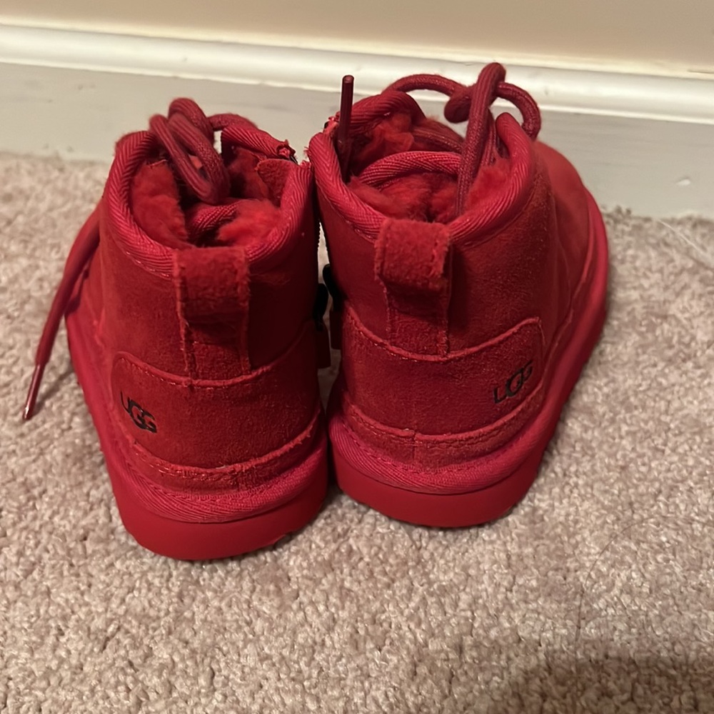 Red ugg boot - Picture 2 of 2